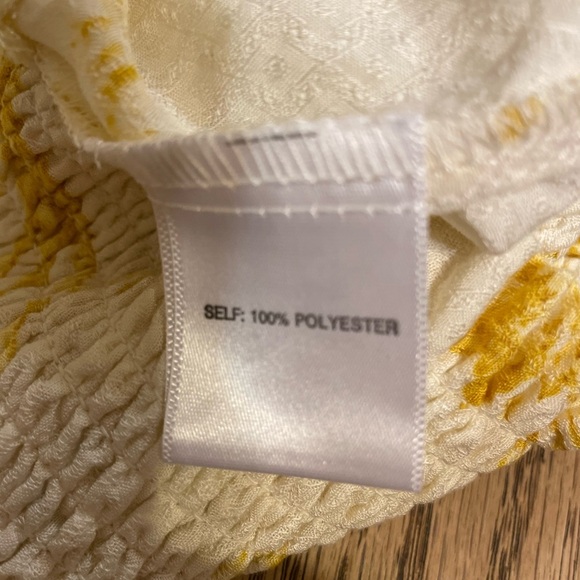 Rose & Olive beige with soft yellow print roses short sleeve blouse size large - Picture 6 of 7